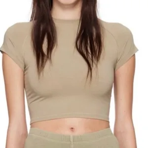 Skims The Vintage Raglan Tee Preppy Stretch Soft Cropped Basics L thumbnail 1
