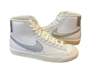 Nike Blazer Mid 77 Essential Sneaker White Metallic Silver Womens Size 7 New thumbnail 1