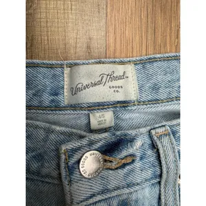Universal Threads 90s Baggy Jeans‎ Light Wash High Rise Straight Mom Denim 4/27 thumbnail 4