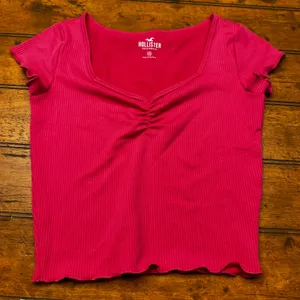 Hollister Pink Ribbed‎ Short Sleeve Lettuce Edge Sweetheart Neck Top XS thumbnail 1