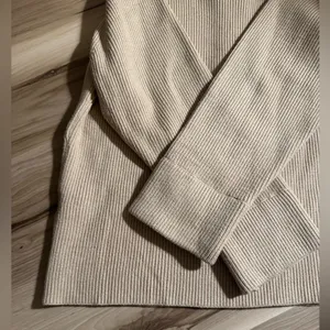 Women’s Beige Sweater Tan Size L thumbnail 5