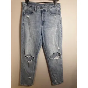 American Eagle Mom Jean Light Wash Distressed High Rise Ripped Denim Blue Sz 4S‎ thumbnail 3