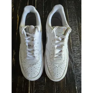 Nike Sneakers Women's Size 8 thumbnail 2