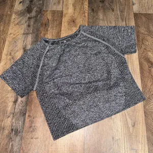 Gray Crop Workout Tee Size M thumbnail 1