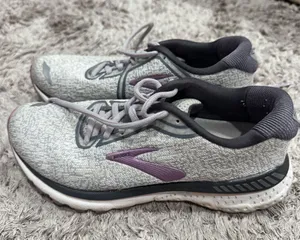 Brooks Running Shoes Women’s thumbnail 1