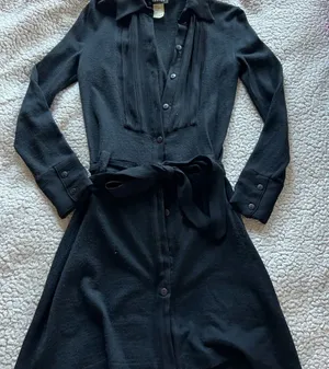 Elegant Black Button thumbnail 1