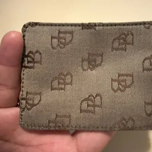 Classy Dooney & Bourke Tan With Darker‎ Tan Initials I.D. Case Holder K thumbnail 2