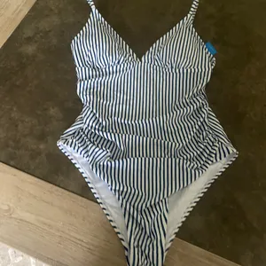 Cupshe Women's One Piece Swimsuit Tummy Control V Ne thumbnail 7