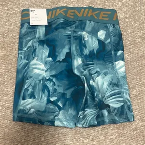 Nike Spandex shorts thumbnail 4