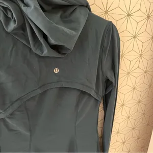 Lululemon Nulu Teal Hoodie *broken zipper thumbnail 6