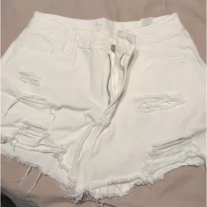 SHEIN white denim shorts size 32 thumbnail 1