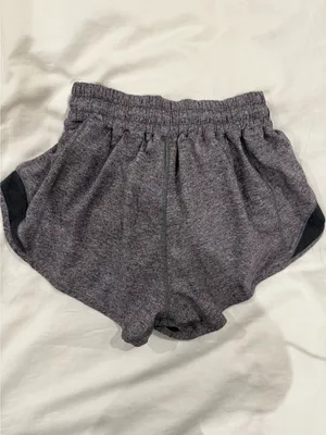 Lululemon Hotty Hot Shorts 2.5" Low-Rise thumbnail 2