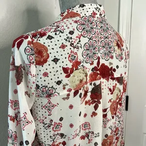 Abercrombie & Fitch Women's White Floral Pleated Front Button Up Blouse Size M thumbnail 8