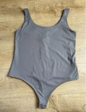NWT Express Body Contour Scoop Neck Thong Bodysuit Gray ribbed stretch size XL thumbnail 1
