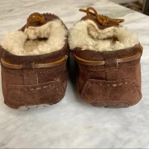 UGG Womens Shearling Lined Chocolate Brown Suede Moccasin Slippers Size 6 thumbnail 3