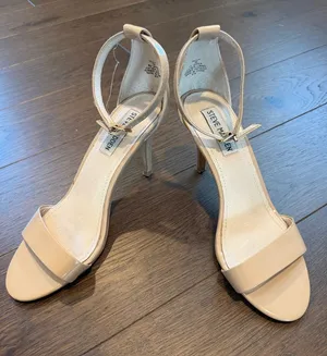 Steve Madden Silly Ankle Strap Nude Beige Patent Leather Heeled Size 7 - C37-080 thumbnail 1