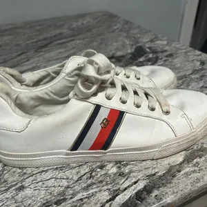 Tommy Hilfiger White Sneakers with Red and Blue Stripes thumbnail 10