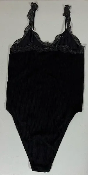 Black Solid Lace-Trim Seamless Cami Tank Top Sleeveless Bodysuit Onesie Shirt Size M 🖤 thumbnail 3