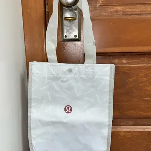 Lululemon and Kendra Scott shopping bags thumbnail 5