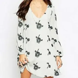 Free People Dress Women XS White Embroidered Rayon Boho Mini Back Cutout thumbnail 3