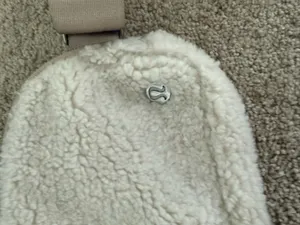 Lululemon Sherpa Belt Bag thumbnail 2