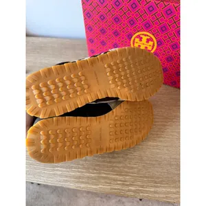 Tory Burch Annie Nylon Runner Womens Black Suede Sneakers 85241 Size 8‎ thumbnail 6