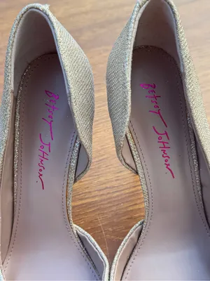 Betsey Johnson Prince Gold Glitter Bow Pointed Toe Heels Size 9 thumbnail 4