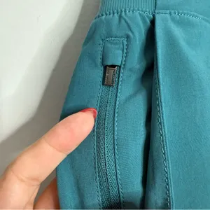 NWOT Athleta Brooklyn Short‎ Teal Green Size 18 Workout Gym Yoga Activewear thumbnail 4