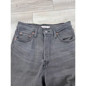 Levis Ribcage Straight Ankle Jeans Gray High Rise Button Fly W26 L27 thumbnail 2