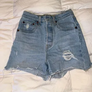 Levi’s Ribcage Shorts thumbnail 1