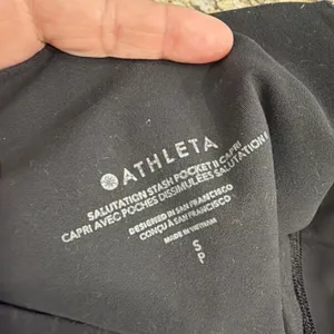 Athleta Salutation Stash Capri Leggings 2 Pair Lot Black Women's Small Pockets thumbnail 4