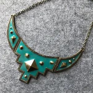 🖤FREE with purchase: Stud Bib Necklace Gold thumbnail 3