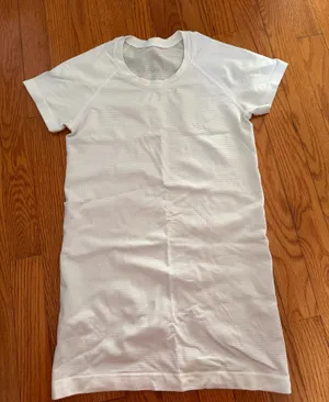 Lululemon White Swiftly Short Sleeve size 6 thumbnail 1