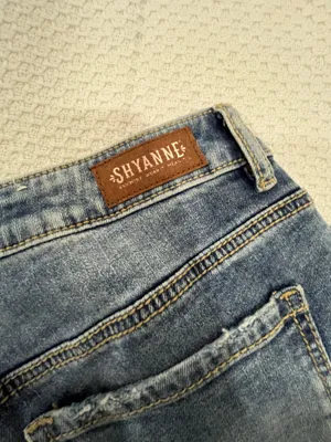 Shyanne Jeans  thumbnail 2