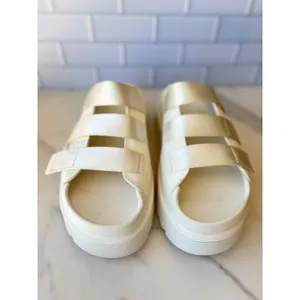 UGG GoldenGlow Platform Sandals Sea Salt Cream Womens 11 Platform‎ Slides Chunky thumbnail 2