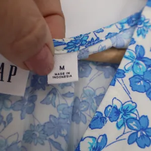 Gap Womens Blue White Floral V-Neck Tiered Mini Dress Size M Rayon Pockets thumbnail 4