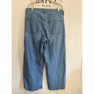 Old Navy High Rise Baggy Light Wash Wide Leg Jeans with Frayed Hem thumbnail 4