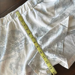 VINTAGE HAVANA White & Blue Tropical Print Stretch Waist Satin Shorts Size Small thumbnail 10