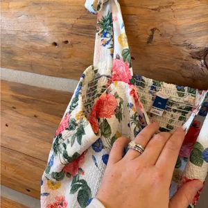 Old Navy Cropped Fitted Floral Tank Top size XL thumbnail 5