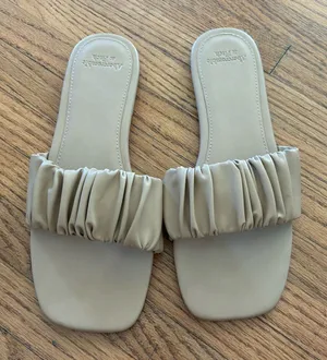Abercrombie & fitch flat sandals thumbnail 1