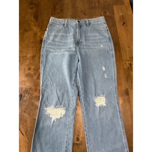 EUC‎ Womens Wrangler distressed high rise straight jeans size 30x28 thumbnail 2