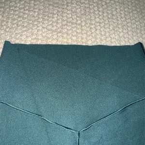 aerie 7/8 real me crossover leggings green thumbnail 2