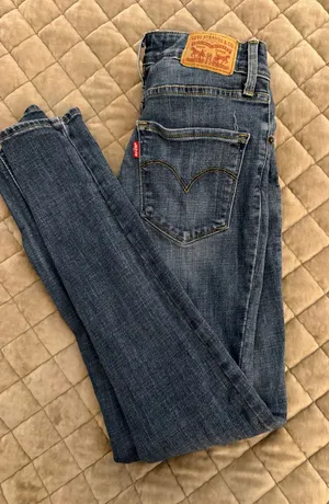 Levi’s 720 High-Rise Super Skinny Jeans thumbnail 1