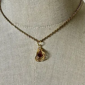 Vintage Gold-Tone Teardrop Filigree Necklace with Dark Cabochon Accent thumbnail 2