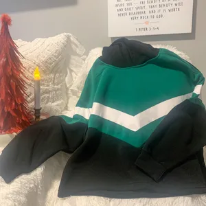 Women’s Cropped Hoodie Sweatshirt Green Size 1X thumbnail 1