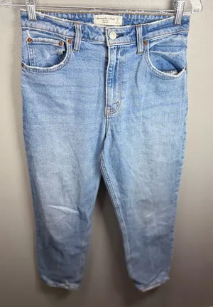 Abercrombie & Fitch • The Mom High‎ Rise Jeans Size 4 Short thumbnail 1