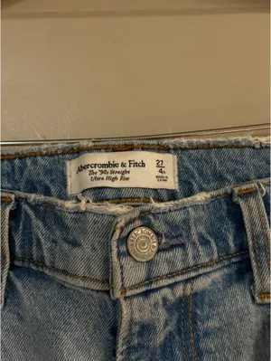 Abercrombie Ultra High-Rise 90s Straight Jeans thumbnail 3