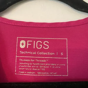 FIGS Raspberry Sorbet Pink Casma Scrub Top Uniform Nurse Doctor Women size Small thumbnail 2