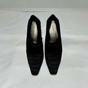 Like NEW Liz Claiborne black textured pointed-toe heels Size 9 thumbnail 2