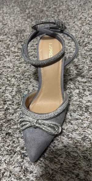 Grey heels express thumbnail 1